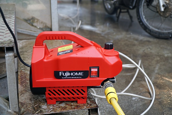 Máy rửa xe mô tơ cảm ứng từ  Fujihome PW02A